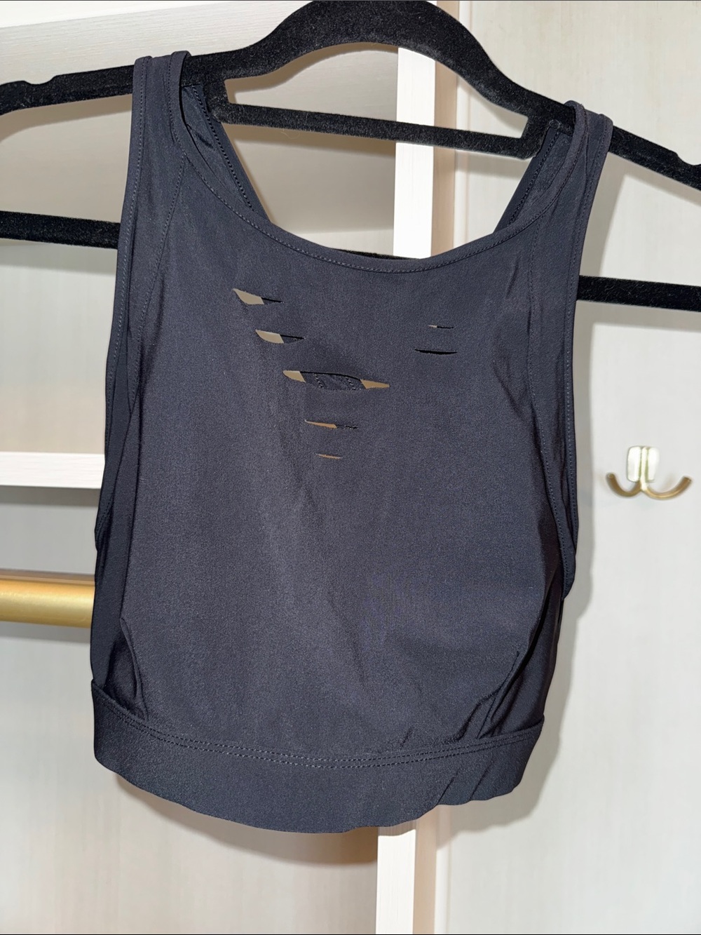 ALO YOGA “ripped warrior” sports bra, size medium, criss cross Like new black